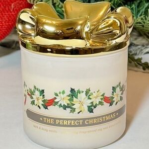 Bath & Body Works The Perfect Christmas Candle with Gold Bow Lid NEW